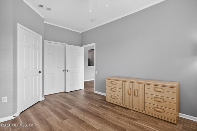 Building Photo - 10550 Baymeadows Rd