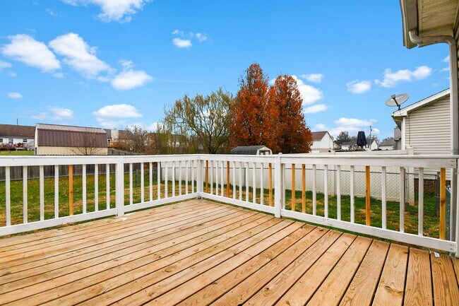 Building Photo - Pet Friendly Three Bedroom!