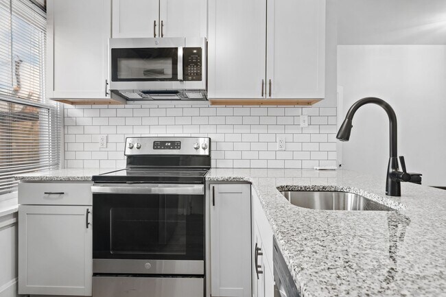 Building Photo - 1531 Green St