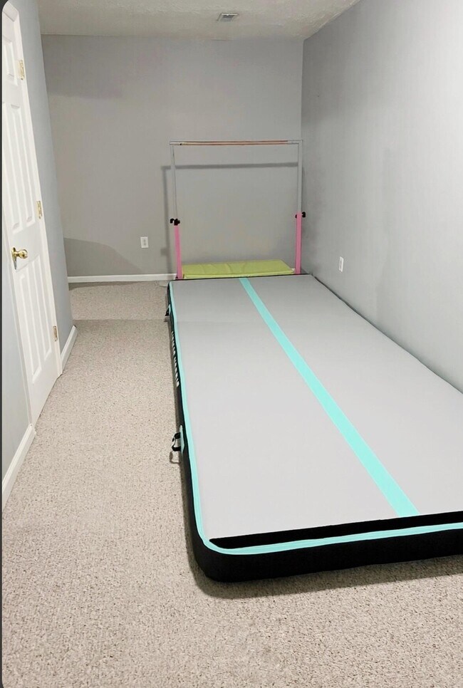 Building Photo - 2688 Woodlawn Way