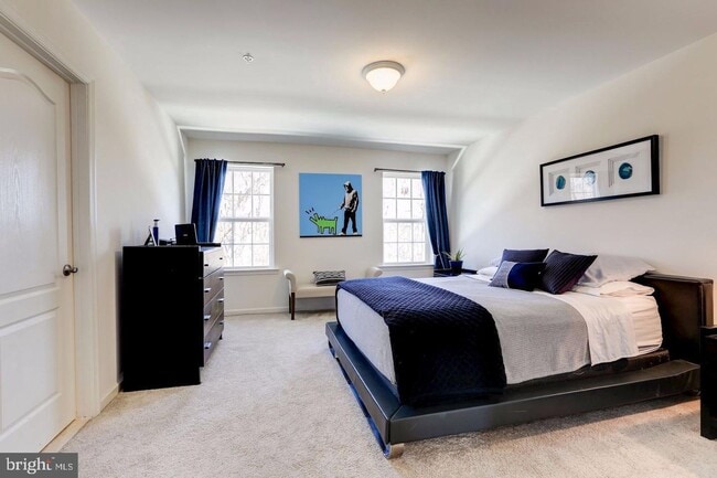 Building Photo - Gorgeous townhouse for rent