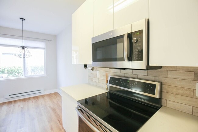 Building Photo - Modern and Clean 2 Bed 2 Bath Condo in Ric...