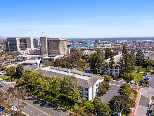 Building Photo - Available now! Updated Versailles Condo in Newport Beach