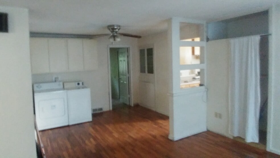 dining/laundry before updated laundry - 1031 Quivera Cir