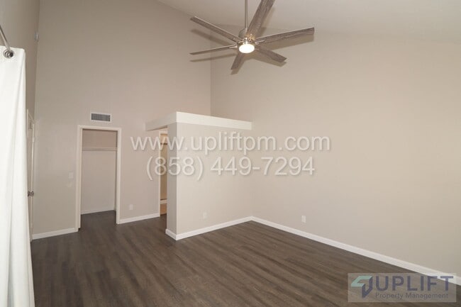 Building Photo - 3 Bedroom 2.5 Townhome A MUST SEE!!