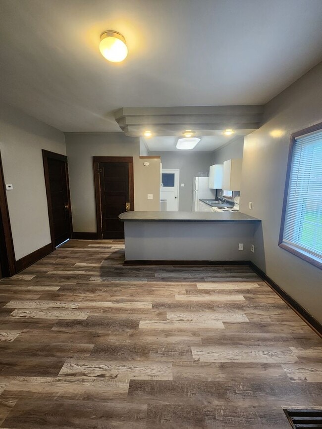 Building Photo - 417 Taylor Ave