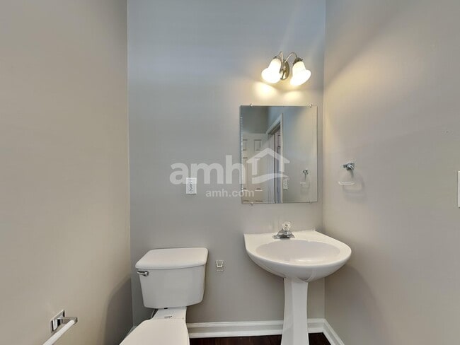 Building Photo - 121 Golden Crest Ct