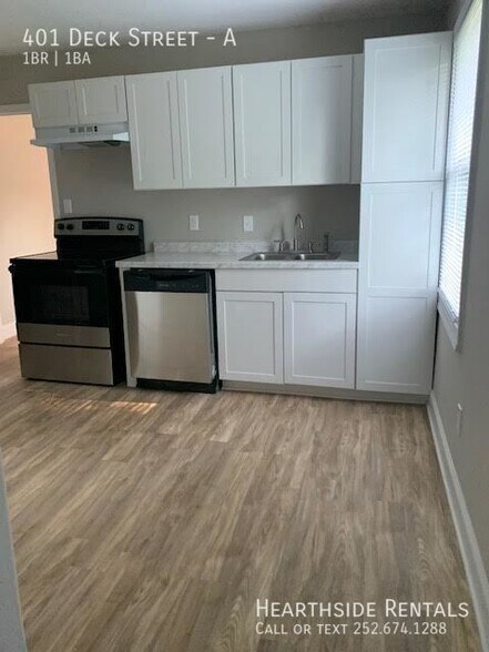 Building Photo - 401B Deck St