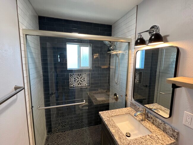 Building Photo - 863 Diamond St