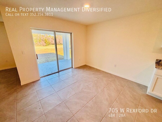 Building Photo - 705 W Rexford Dr