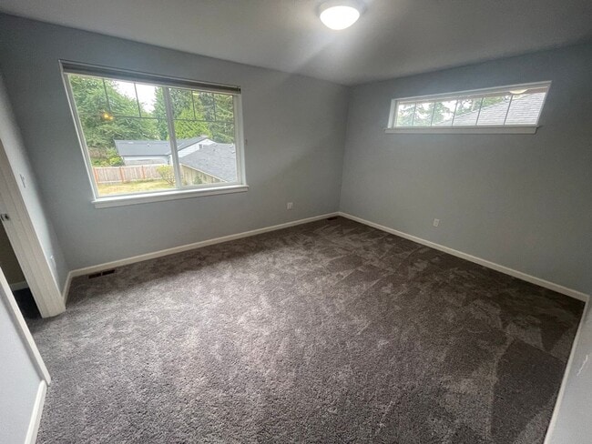Building Photo - Spacious 3BD/2.5BTH Available for Lease in...