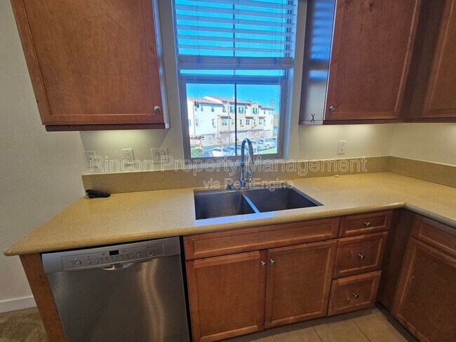 Building Photo - 209 Westpark Ct