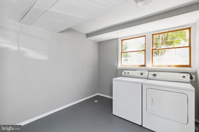 Building Photo - 5932 Spruce Run Ct