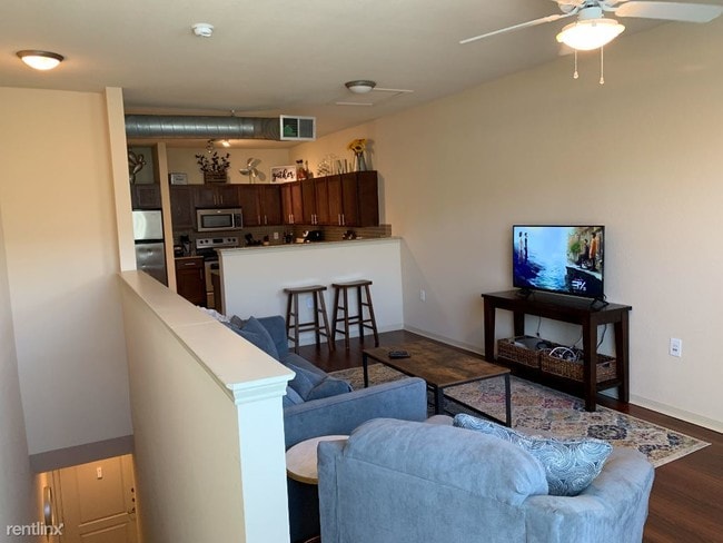 Building Photo - 1 br, 1 bath Apartment - 2420 Clark st.