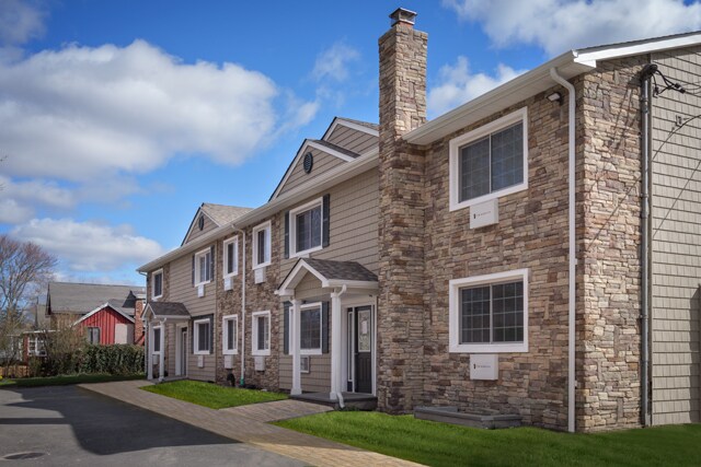 Building Photo - Fairfield Plaza South at Sayville