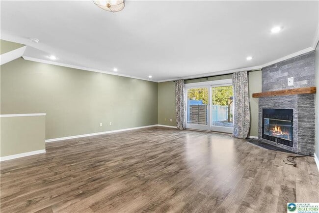 Building Photo - 1885 Redwood Dr