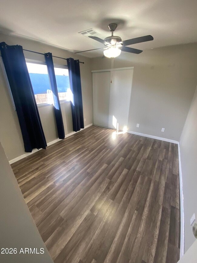 Building Photo - 4627 W Rose Ln