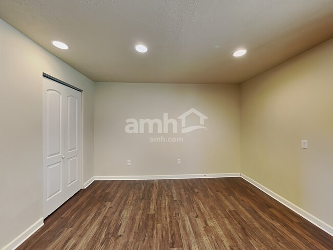 Building Photo - 2152 N 850 W