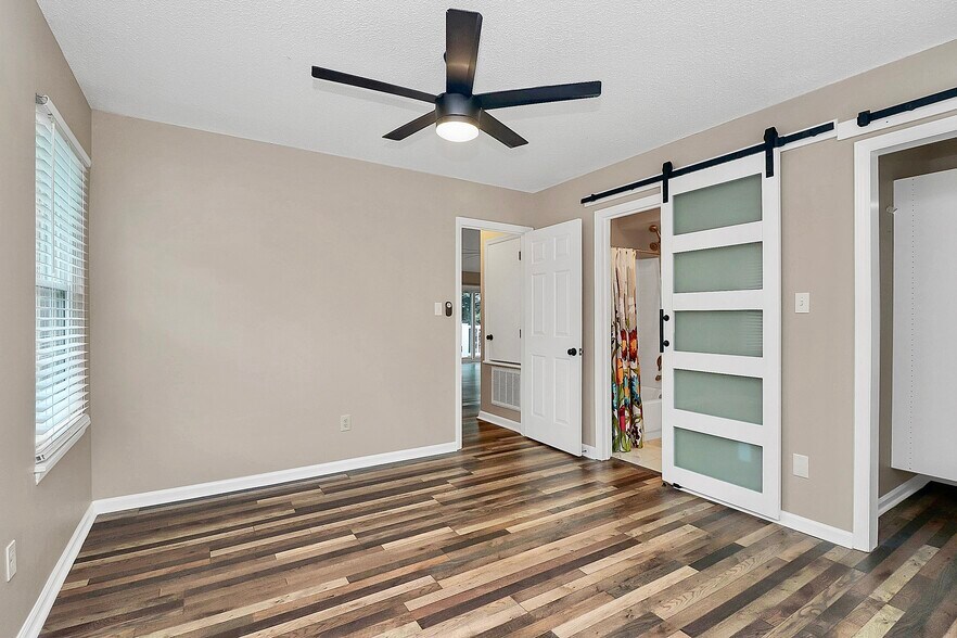 Building Photo - 9214 Kings Canyon Dr