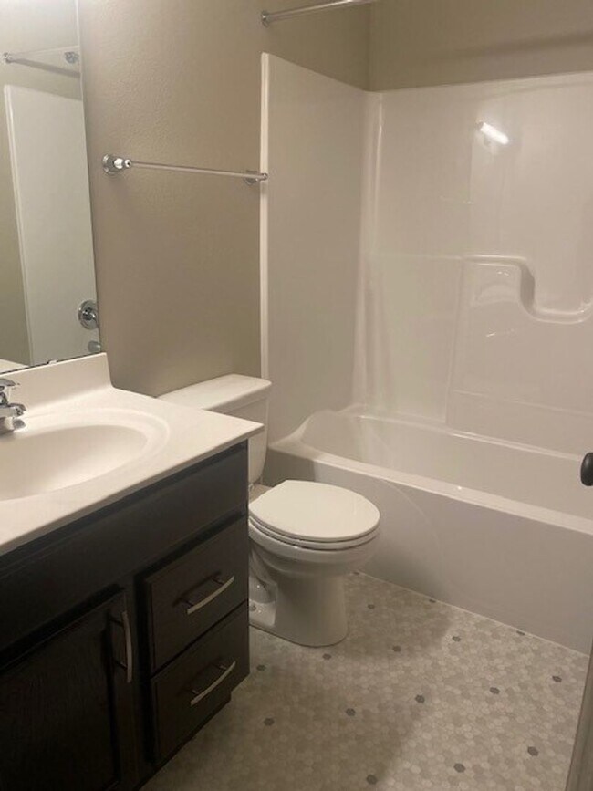 Building Photo - Modern 3 Bedroom Home with Garage & Fenced Yard for Rent!