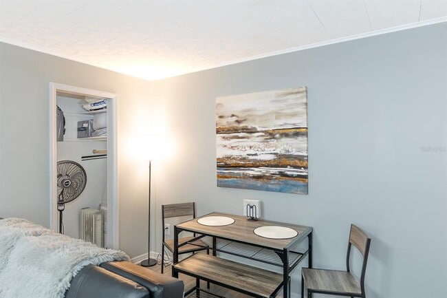 Building Photo - 107 Iona Ave