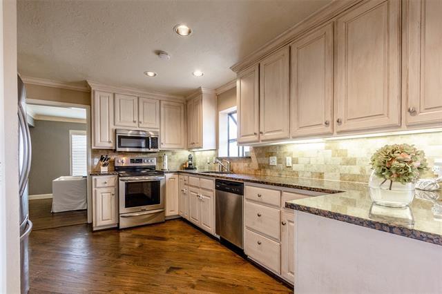Building Photo - 6823 Walnut Hill Ln
