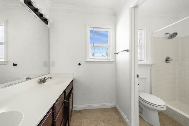 Building Photo - 39535 Oak Cir