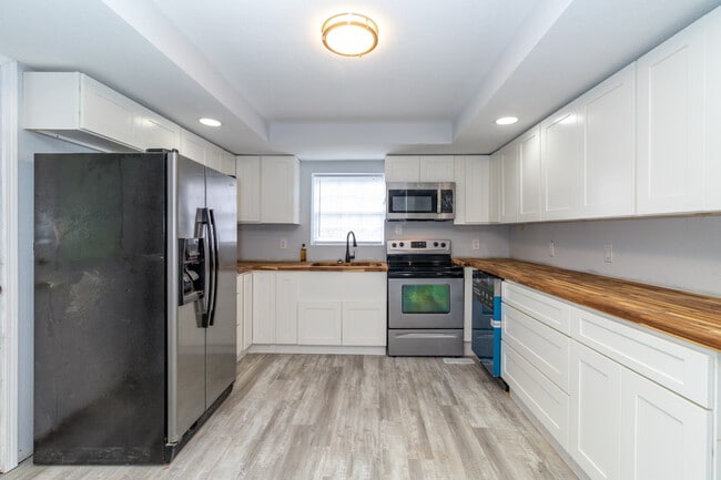 Building Photo - 770 Mahoney Rd