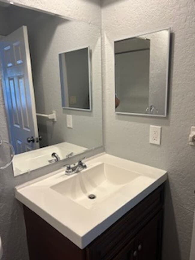 Building Photo - Beautiful 3/2 Available now!