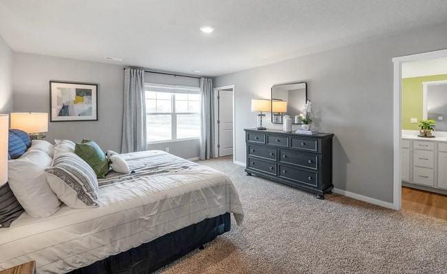 Building Photo - 2569 SE Hawkins Ave