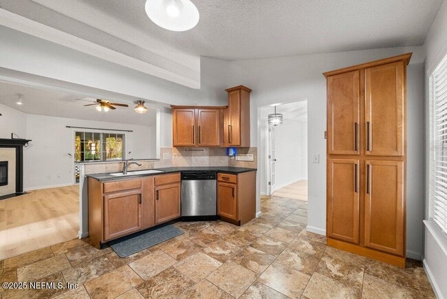 Building Photo - 11434 Wandering Pines Ln