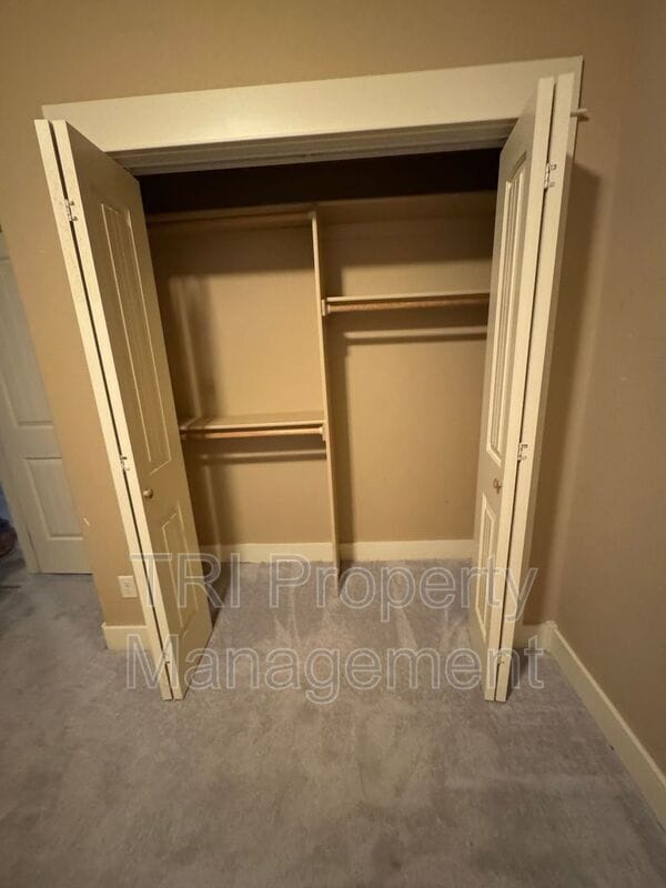 Building Photo - 4249 Woodlake Ln
