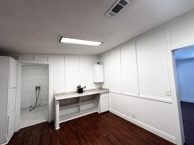 Building Photo - 2325 Salt Creek Trail