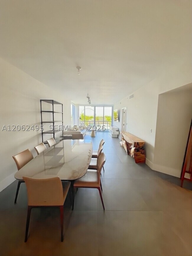 Building Photo - 9940 W Bay Harbor Dr