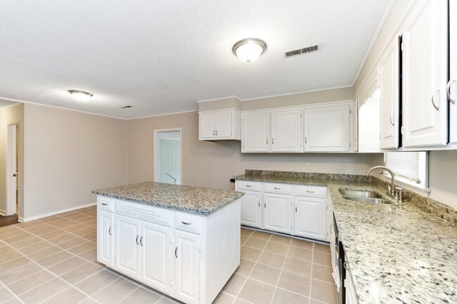 Building Photo - Hot Listing! Modern 3BR/2BA in Talladega –...