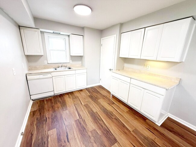 Primary Photo - 3 BED 1 BATH BEAUTIFUL SINGLE FAMILY HOME ...