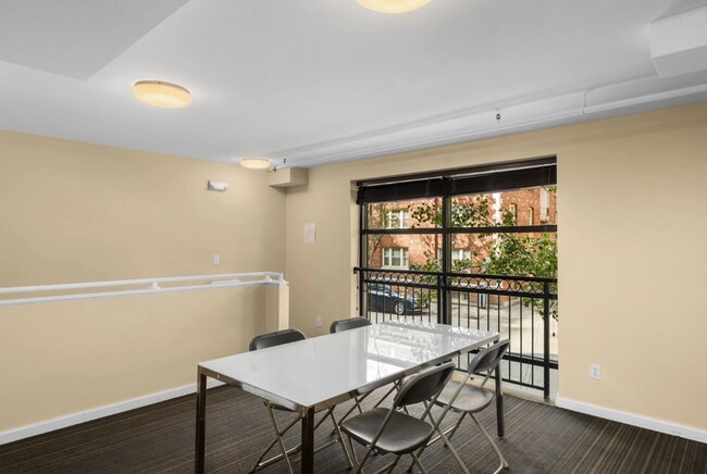Building Photo - Beautiful condo w/garage space in desirable Belltown! Available 6/10/2026!