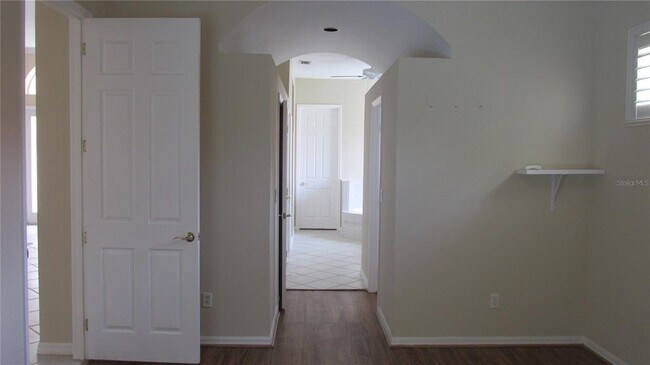 Building Photo - 8807 Oak Landings Ct