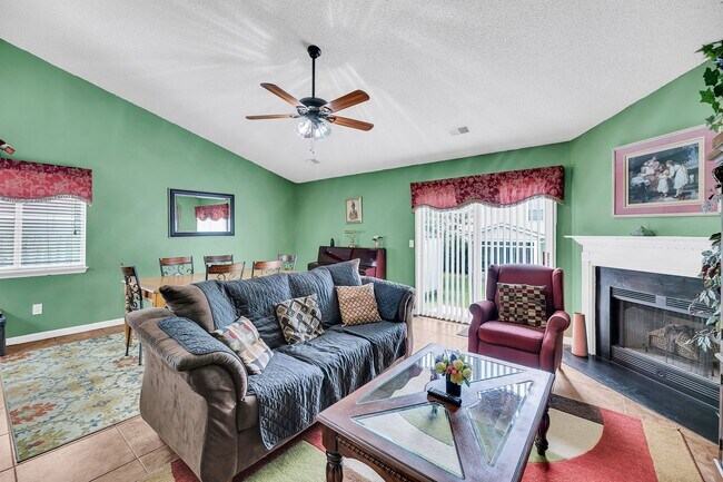 Building Photo - Stylish Living with Spacious Backyard!