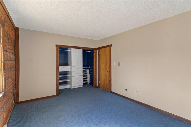 Building Photo - 6200 Pine Hollow Dr