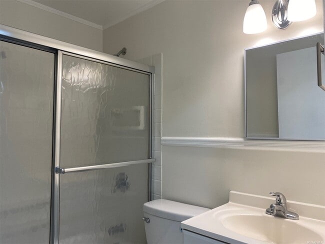 Building Photo - 46 Roosevelt Ave