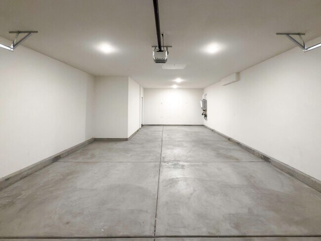 Building Photo - Newer Construction, Exquisite 4 Bedroom + ...