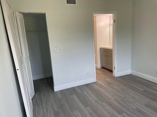 Building Photo - 7101 Golf Colony Ct