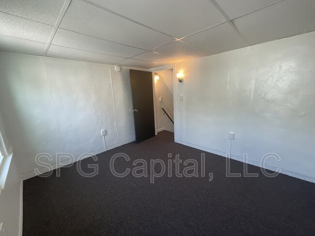 Building Photo - 219 N Pine St