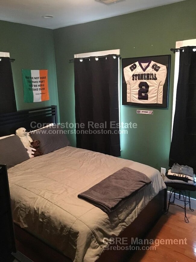 Building Photo - Large 2 bed in Southie