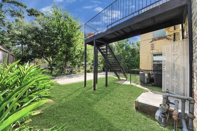 Building Photo - 2817 Truxillo St