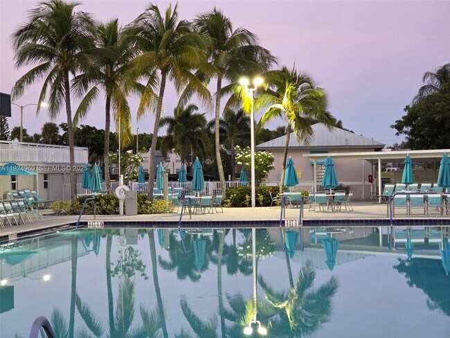 Building Photo - 612 Normandy Ln