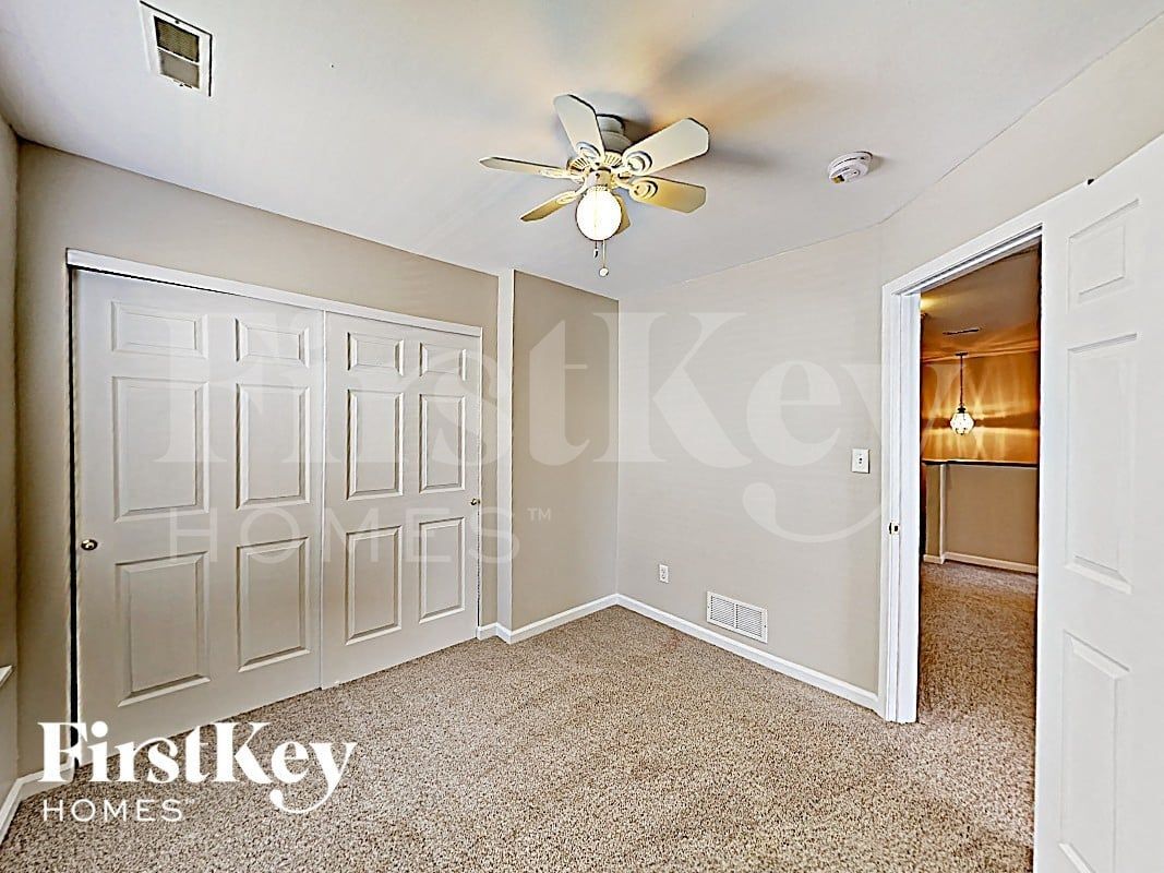 Building Photo - 227 Spring Borough Dr