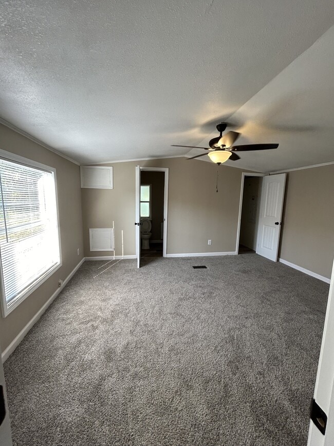 Building Photo - 526 Chris St