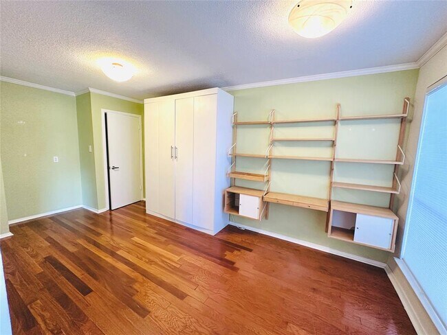 Building Photo - 1101 Hollow Creek Dr